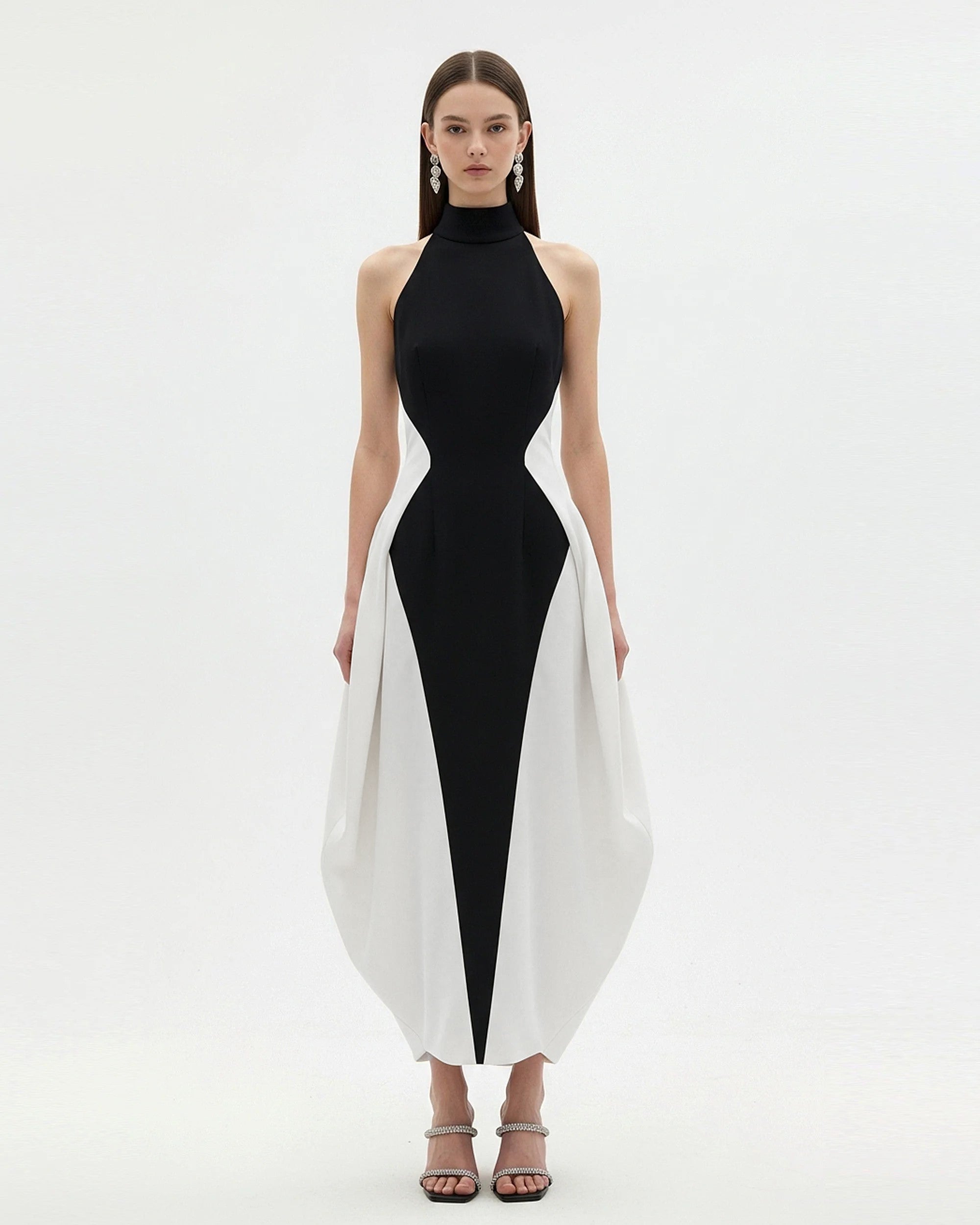 Easy padding dress ホワイト/ブラック S/M Monochrome Paneled Maxi Dress – Black | JW PEI